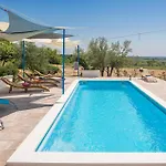 0-bedroom In Porec Daire