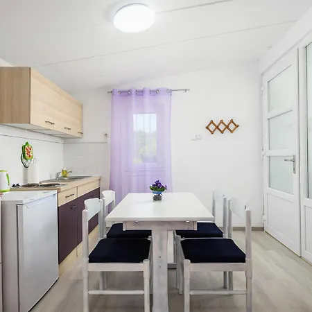 Daire 0-bedroom In Porec