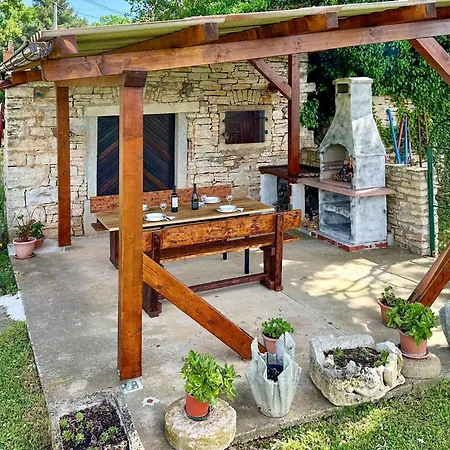 Apartment Pet Friendly In Tar With Kitchen Tar-Vabriga