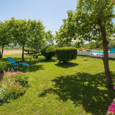 Pet Friendly In Tar With Kitchen Tar-Vabriga